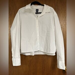 NWT gap cropped button down shirt